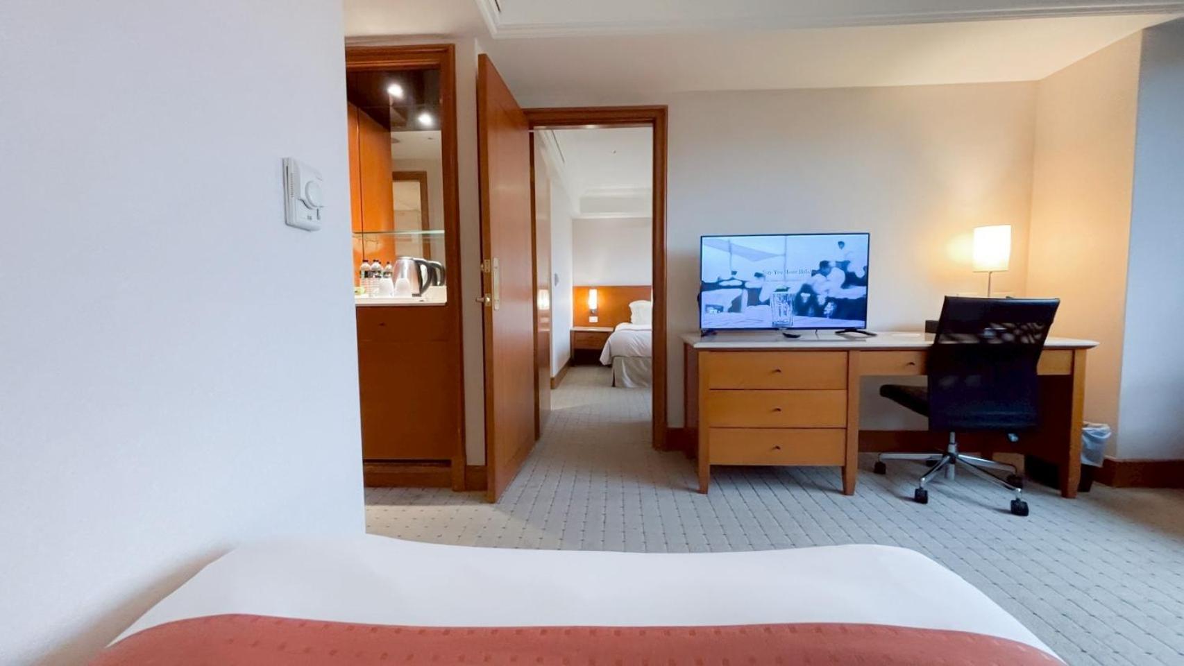 Hione Holiday Hotel Тайбэй Экстерьер фото