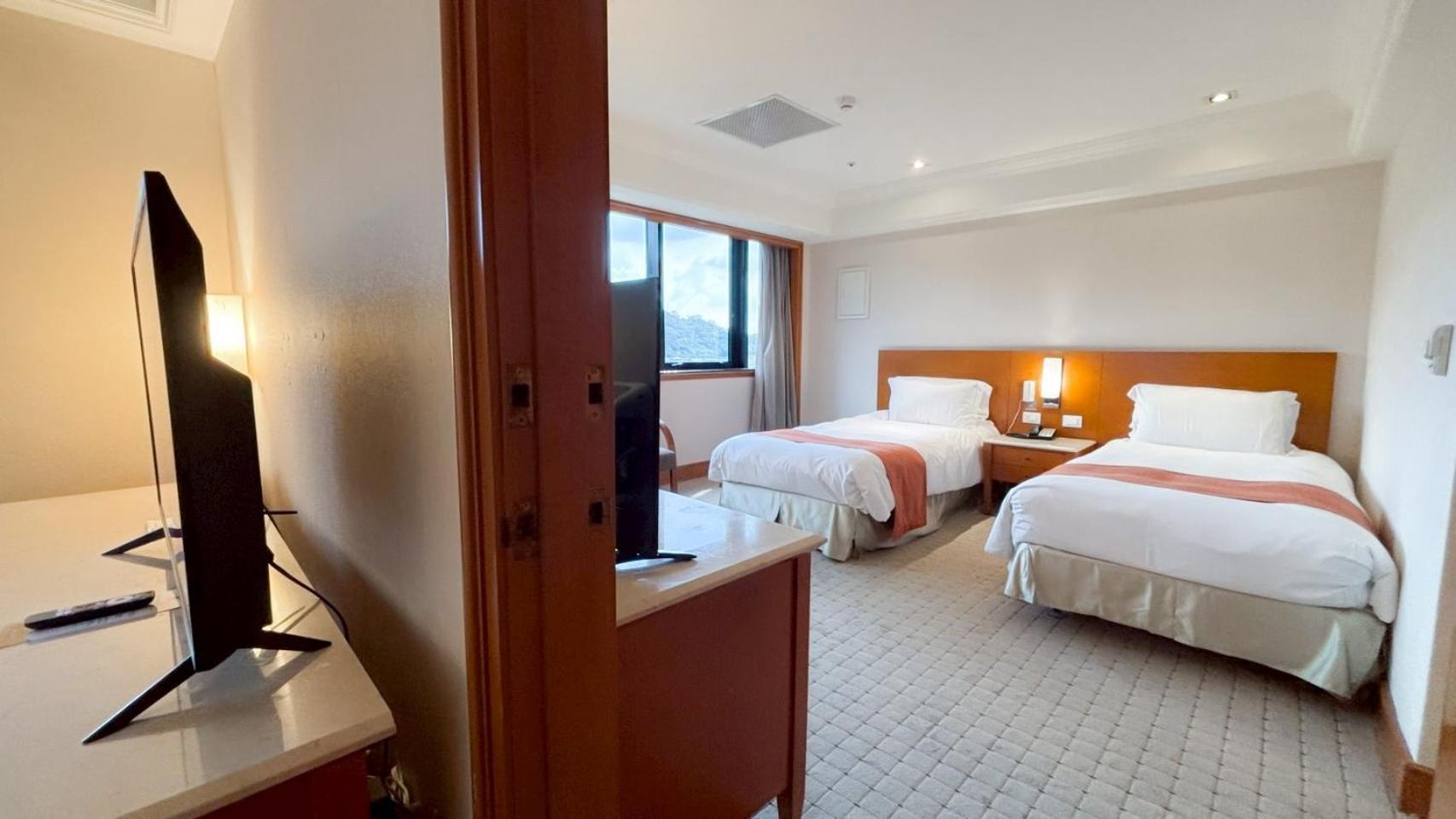 Hione Holiday Hotel Тайбэй Экстерьер фото